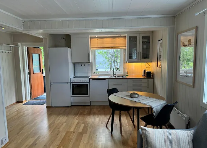 Walo Apartments Tromsdalen - Close To Cable Car And Arctic Cathedral, 10 Min By Bus To City Centre, Free Parking